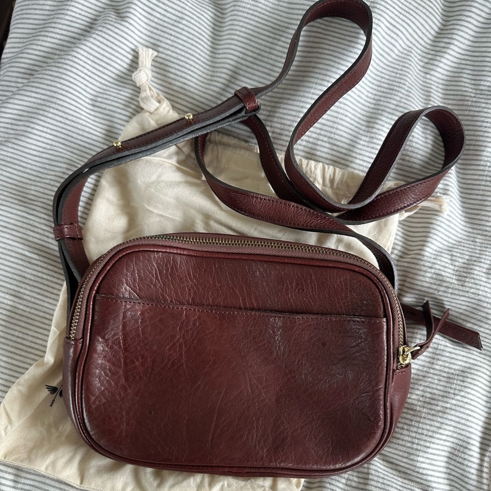 Clhei Cruz Crossbody Bag